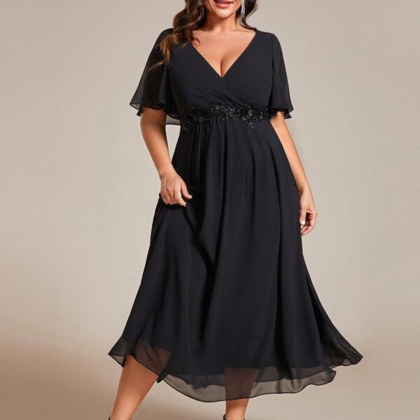Plus Size Elegant Short Sleeves V-Neck Floral Applique Wedding Guest Dress